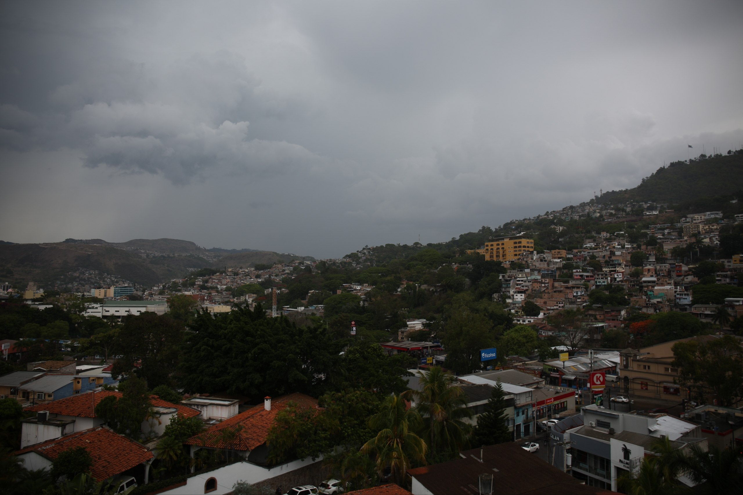 Lluvias y actividad eléctrica se esperan para este viernes en Honduras
