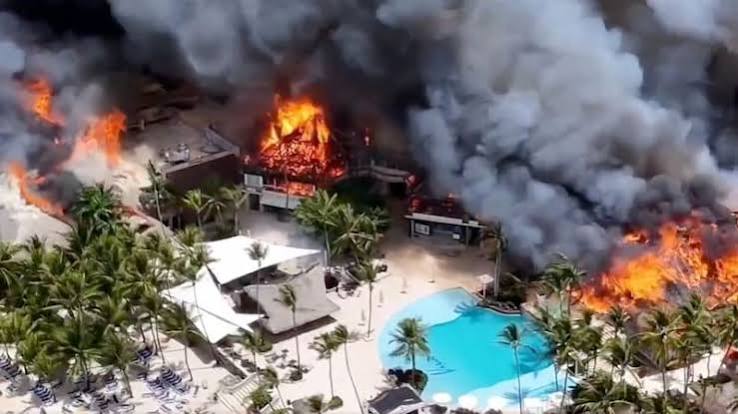 Incendio en hotel deja una turista fallecida y 1,690 huéspedes evacuados