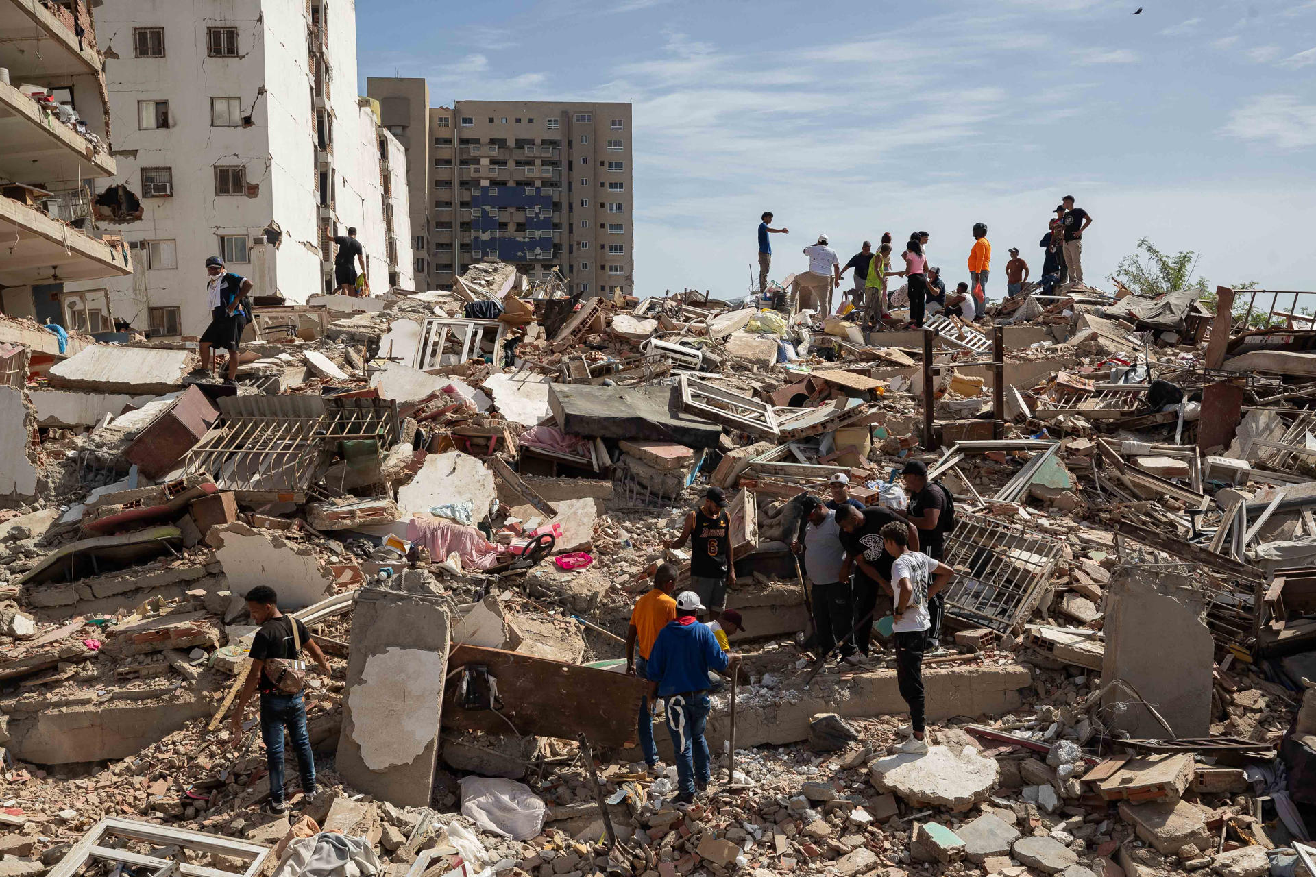 Venezuela reporta 920 muertos y más de 3 mil heridos tras doble terremoto