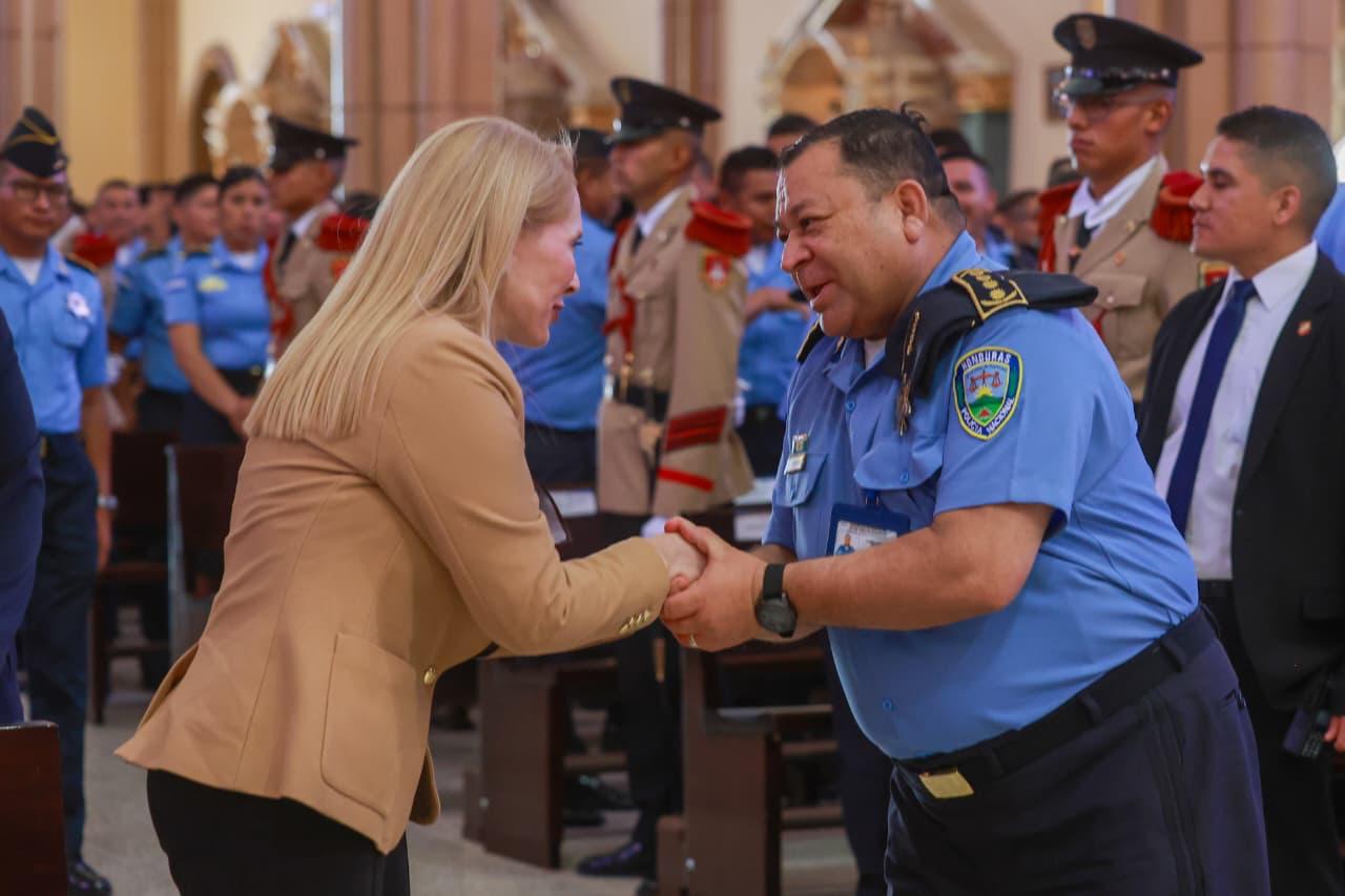 Primera Dama Lissette del Cid destaca compromiso y labor de la Policía Nacional