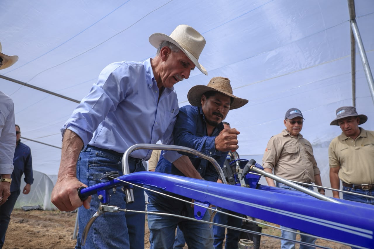 Apoyo a campesinos de Occidente