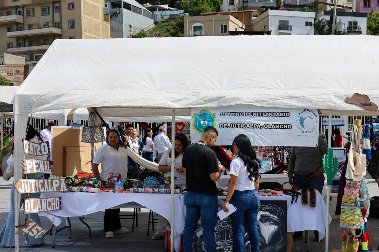 Impulsa la reinserción social con "Feria de la Marca Penitenciaria La Libertad”