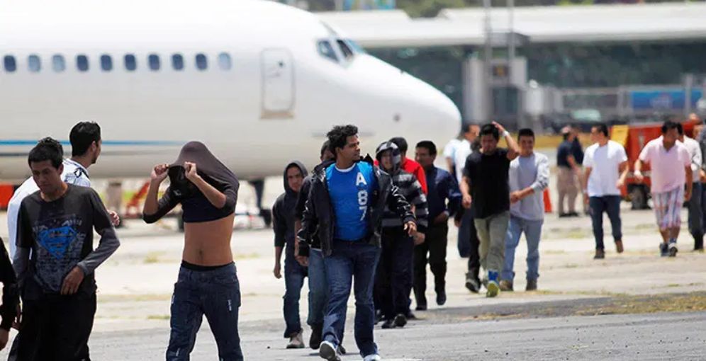 deportaciones-latribuna.jpg