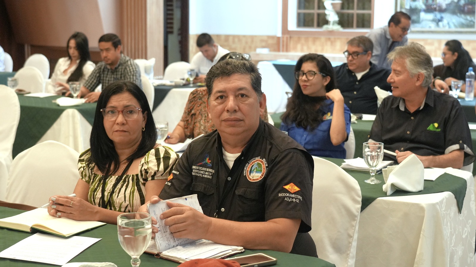La capacitación contempla temas relacionados con los requisitos sanitarios y administrativos .