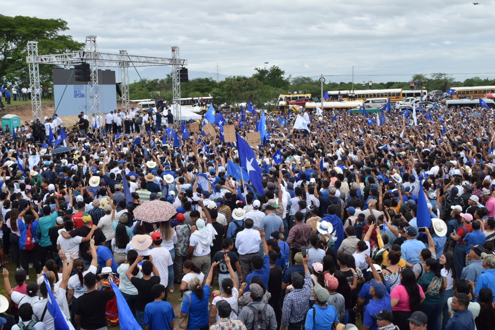 regreso JOH a Honduras (2).jpg