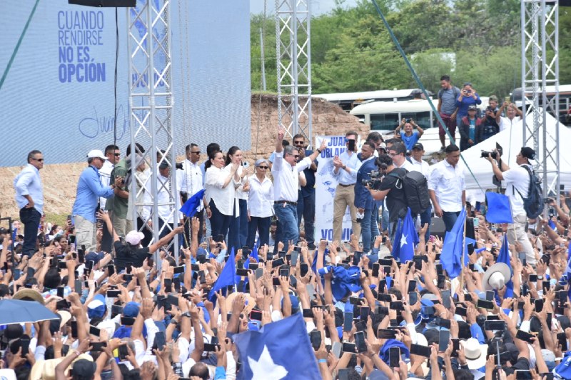 Regreso JOH a Honduras 3.jpg
