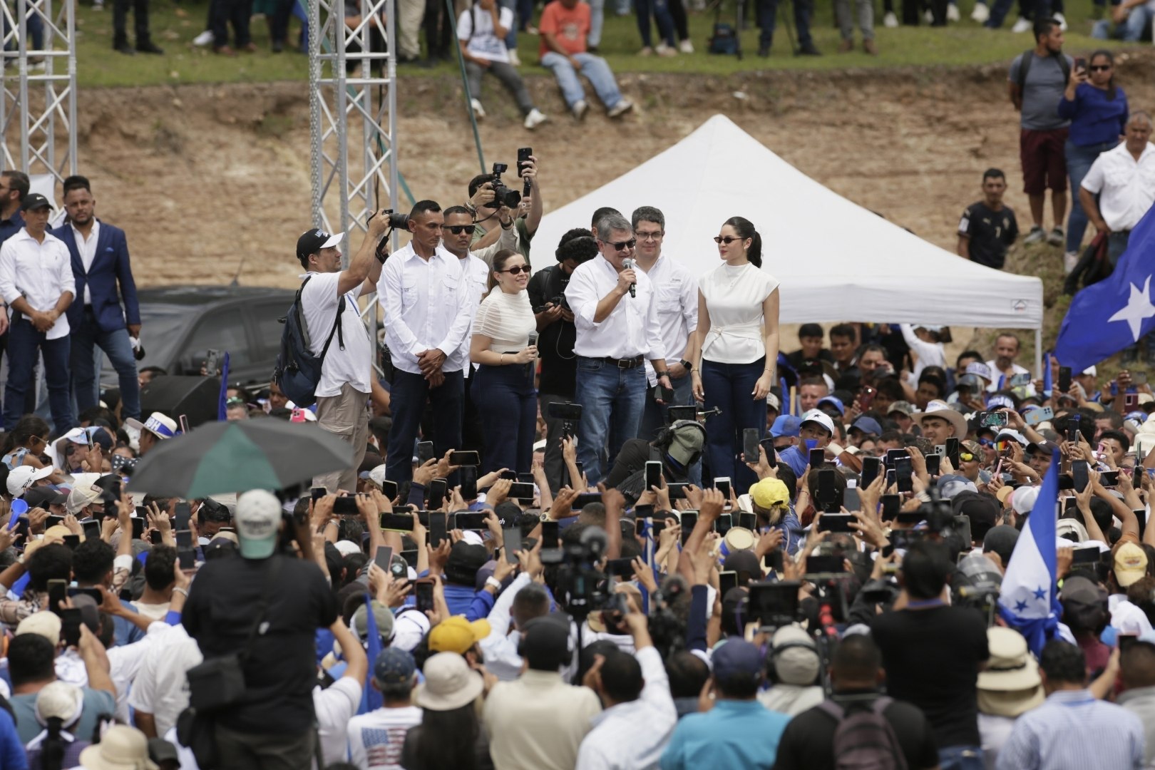 JOH regreso Honduras.jpg
