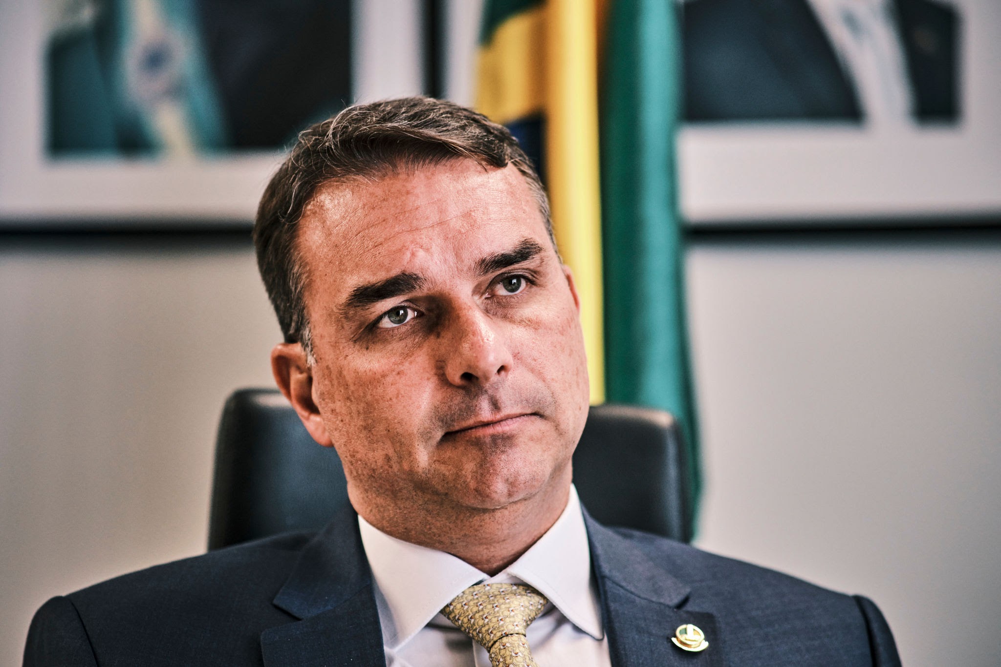 Flavio Bolsonaro, senador brasileño e hijo del expresidente Jair Bolsonaro, recibe respaldo político desde Honduras en medio del escenario electoral de Brasil.
