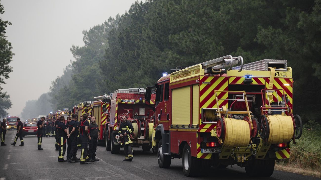 Incendios forestales en Francia obligan a evacuar a más de 200 mil personas en el suroeste del país
