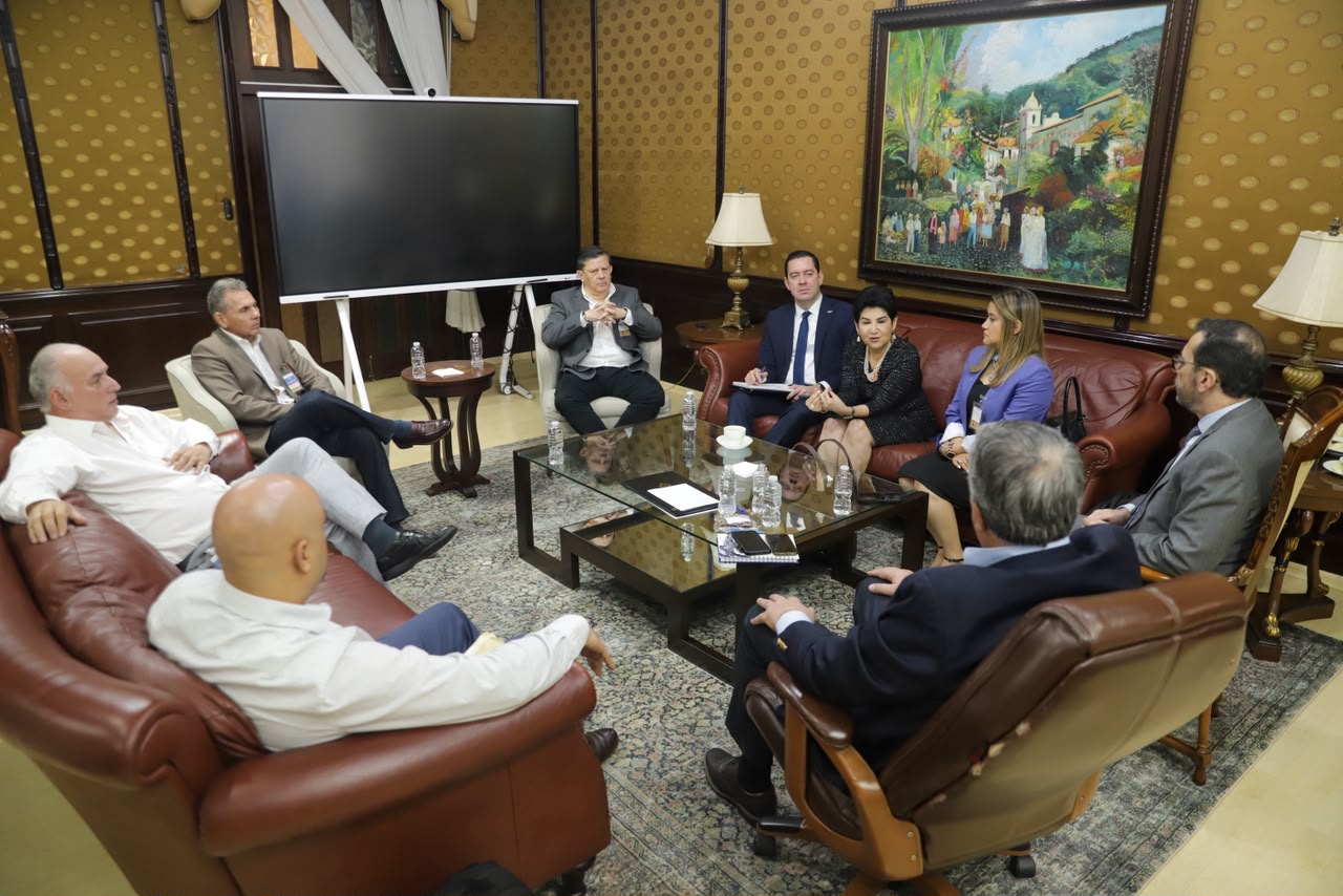 La reunión reafirmó el compromiso del Gobierno de mantener un diálogo permanente con los sectores productivos. Foto: Cortesía