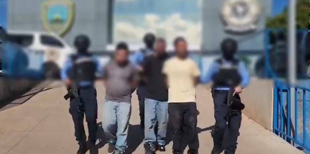 Se han detenido también individuos independientes.