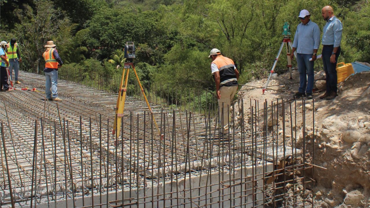 SIT fortalece infraestructura con maquinaria, carreteras y obras de protección