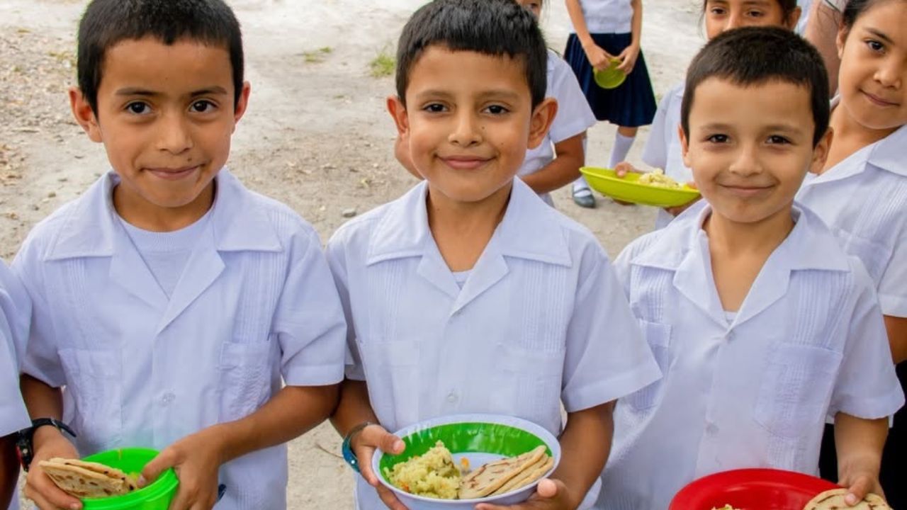 Los niños de La Paz e Intibucá se beneficiarán con el convenio.