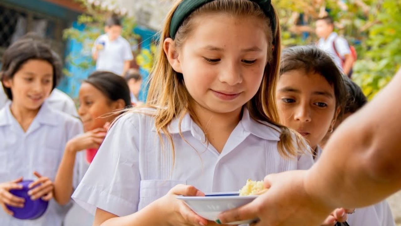 El apoyo a la alimentación escolar busca evitar la deserción escolar y apoyar a las familias hondureñas.
