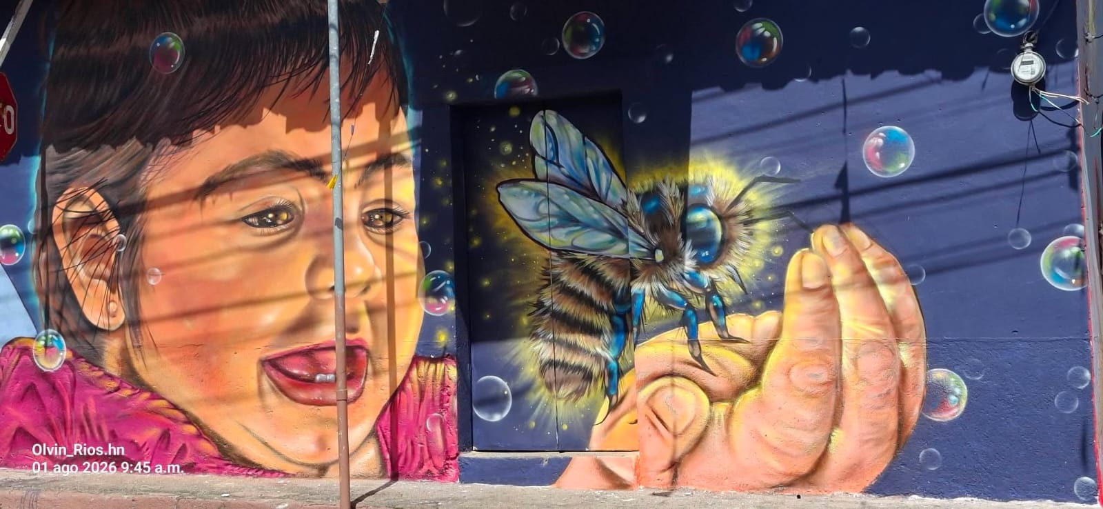 ¡Las paredes ahora nos saludan con colores y emociones! El arte transforma las calles del municipio.