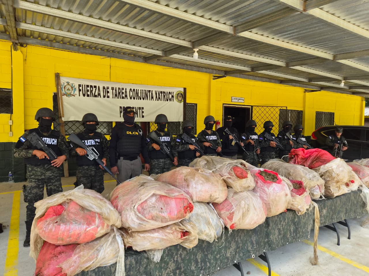 Golpe al narcotráfico: Decomisan 400 libras de supuesta marihuana en Colón