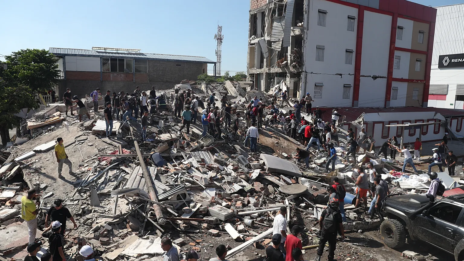 Edificios y casas fueron destruidas tras terremoto en Colombia