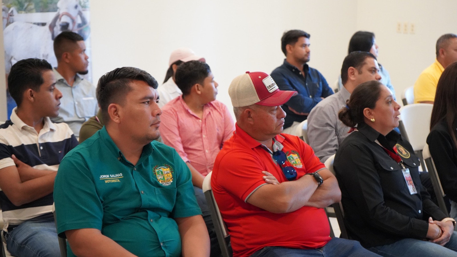 Productores de Yoro, Olancho y Choluteca recibieron parejas de cerdos de las razas Landrace, Duroc, Yorkshire y Berkshire.