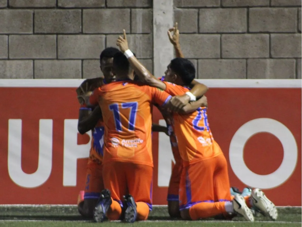 Encuentro entre Estrella Roja y los Lobos de UPNFM dejó un empate 2-2