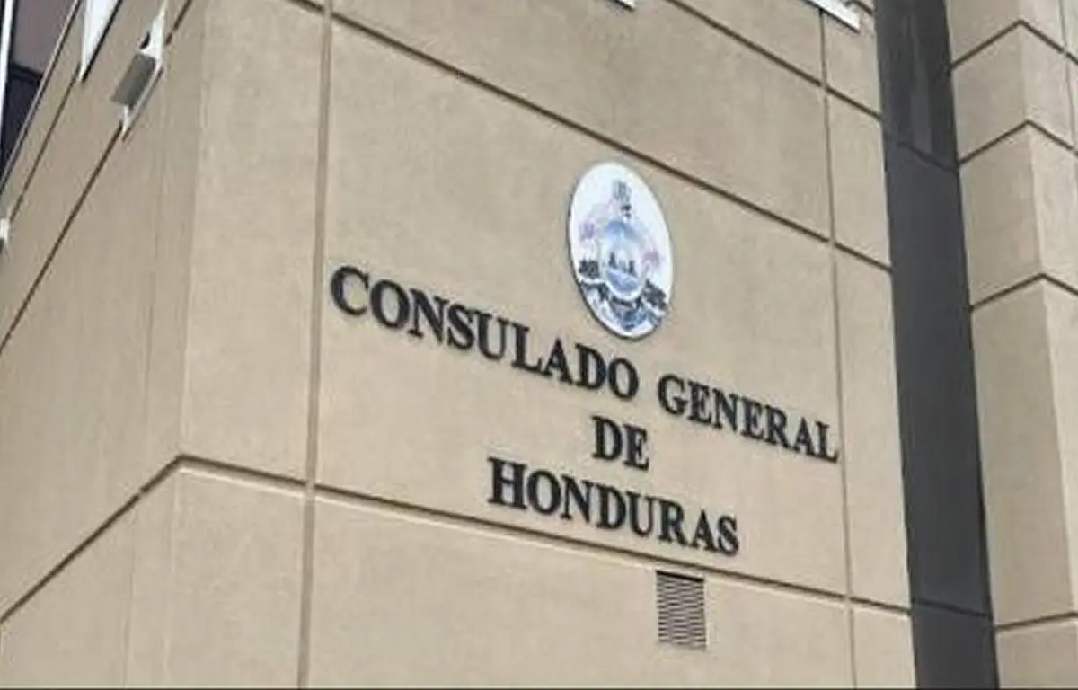 Personal de las 19 sedes consulares de Honduras en territorio estadounidense atiende consultas de los connacionales sobre el fin del TPS.