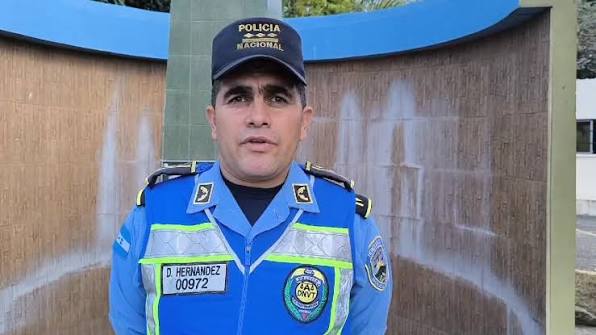 El comisario Darwin Hernández, de la DNVT.