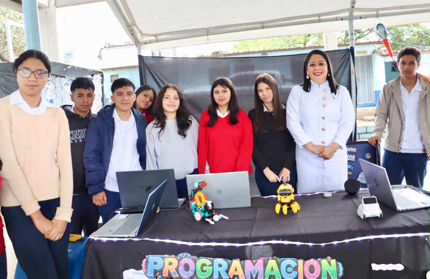 estudiantes del CEBG Santa Ana reciben computadoras