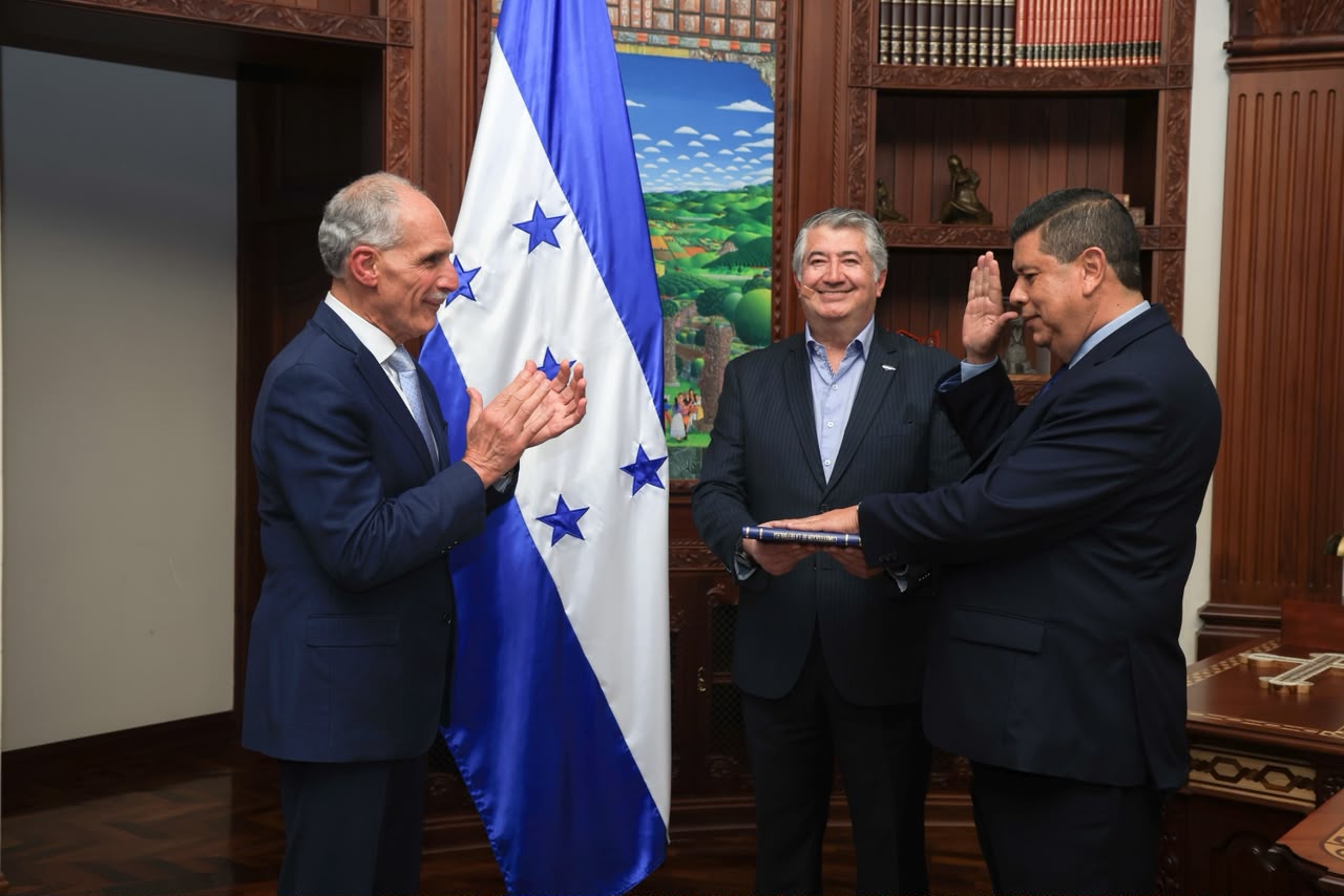 Héctor Ordóñez asumió formalmente la conducción de la estrategia de comunicación del Gobierno y el enlace informativo con los medios y la ciudadanía.