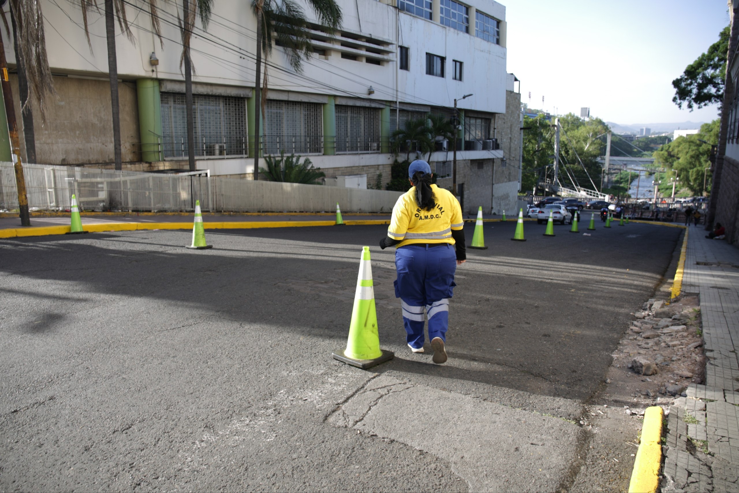El ordenamiento vial pretende facilitar la circulación de vehículos y peatones.