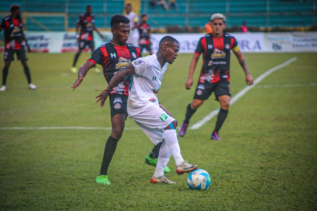 Cholama y Platense cierran la jornada del sábado.