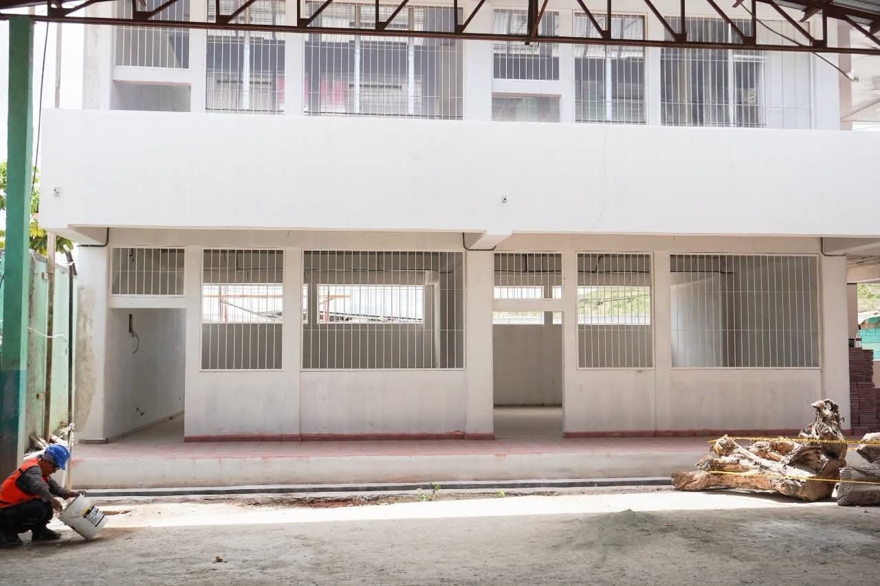 El Centro Educativo Cerro Grande Zona 2 sigue avanzando con la remodelación.