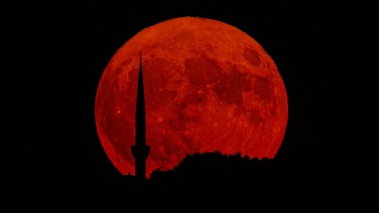 La Luna de Sangre puede variar en función de condiciones atmosféricas por el polvo, nubes o partículas volcánicas.