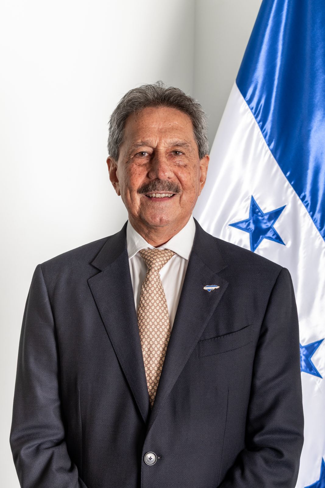 El ministro de Inversiones, Epaminondas Marinakys, encabezará la Misión Comercial Honduras–El Salvador.