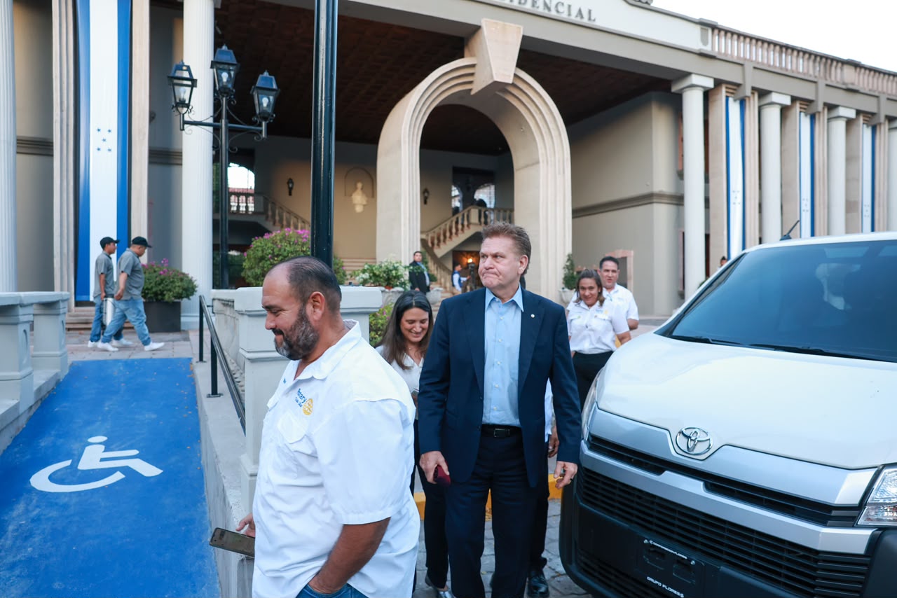 El presidente Nasry Asfura se reunió con representantes del Club Rotario Ulúa y Gift of Life International para conocer la propuesta de un programa permanente d