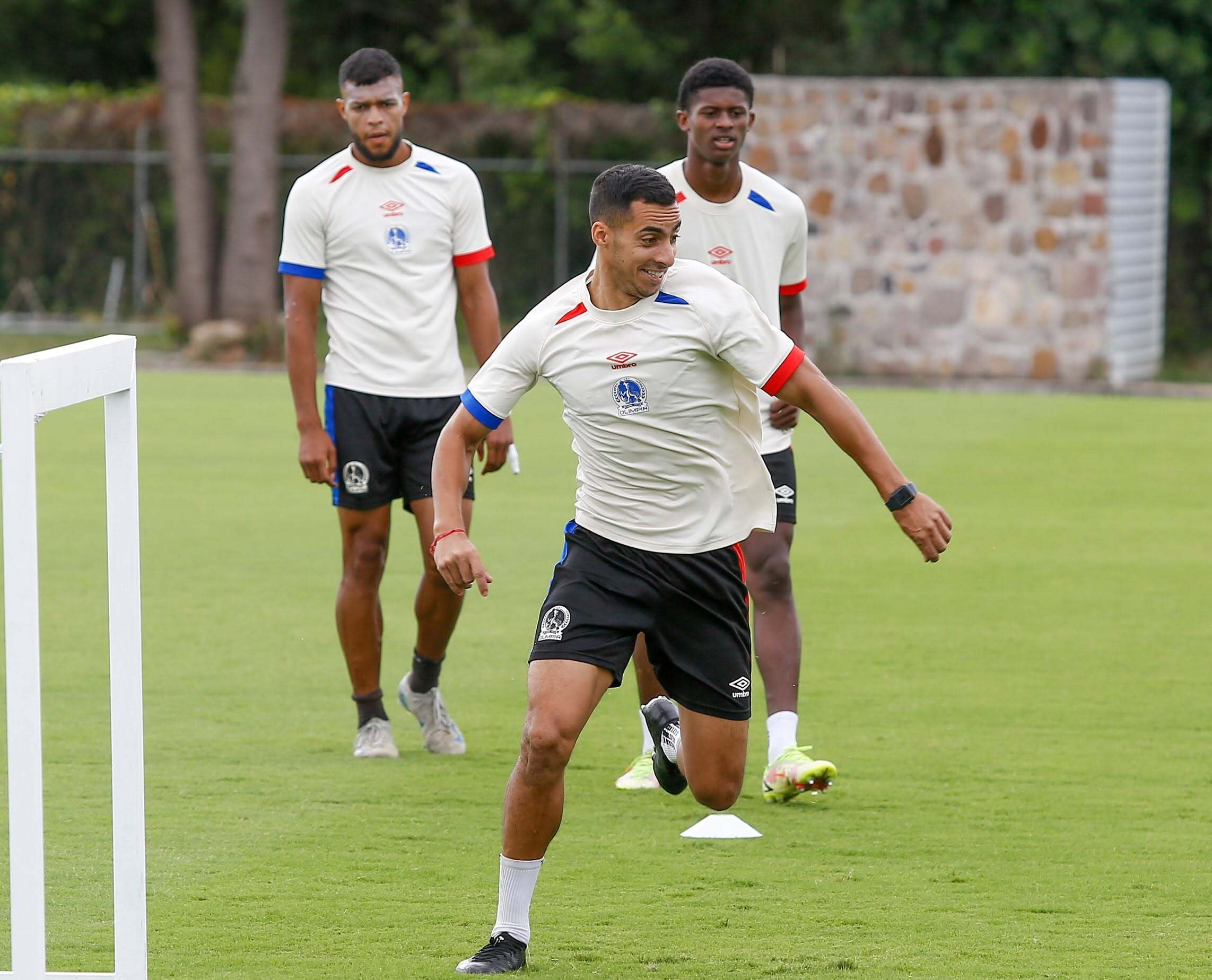 Olimpia se mide a el Saprissa.