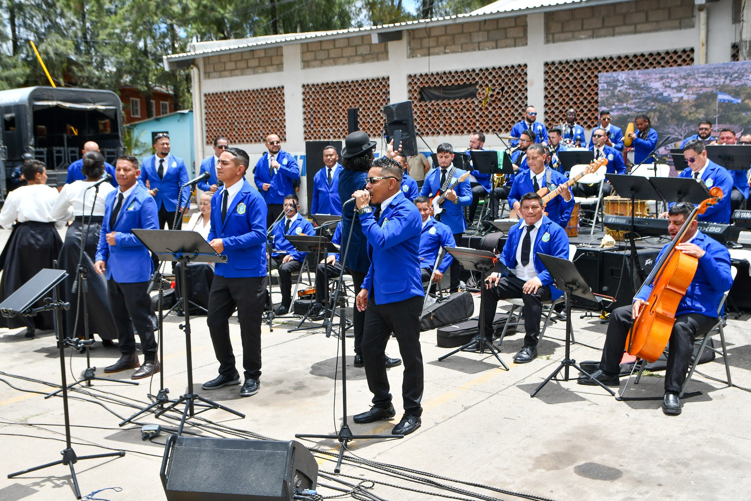 Jazz, guerras de banda, palillonas, arte, entre otras cosas más disfrutaron los jóvenes.