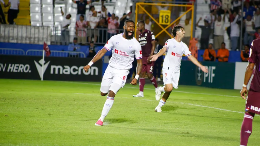 Olimpia derrota a Saprissa 2-1.