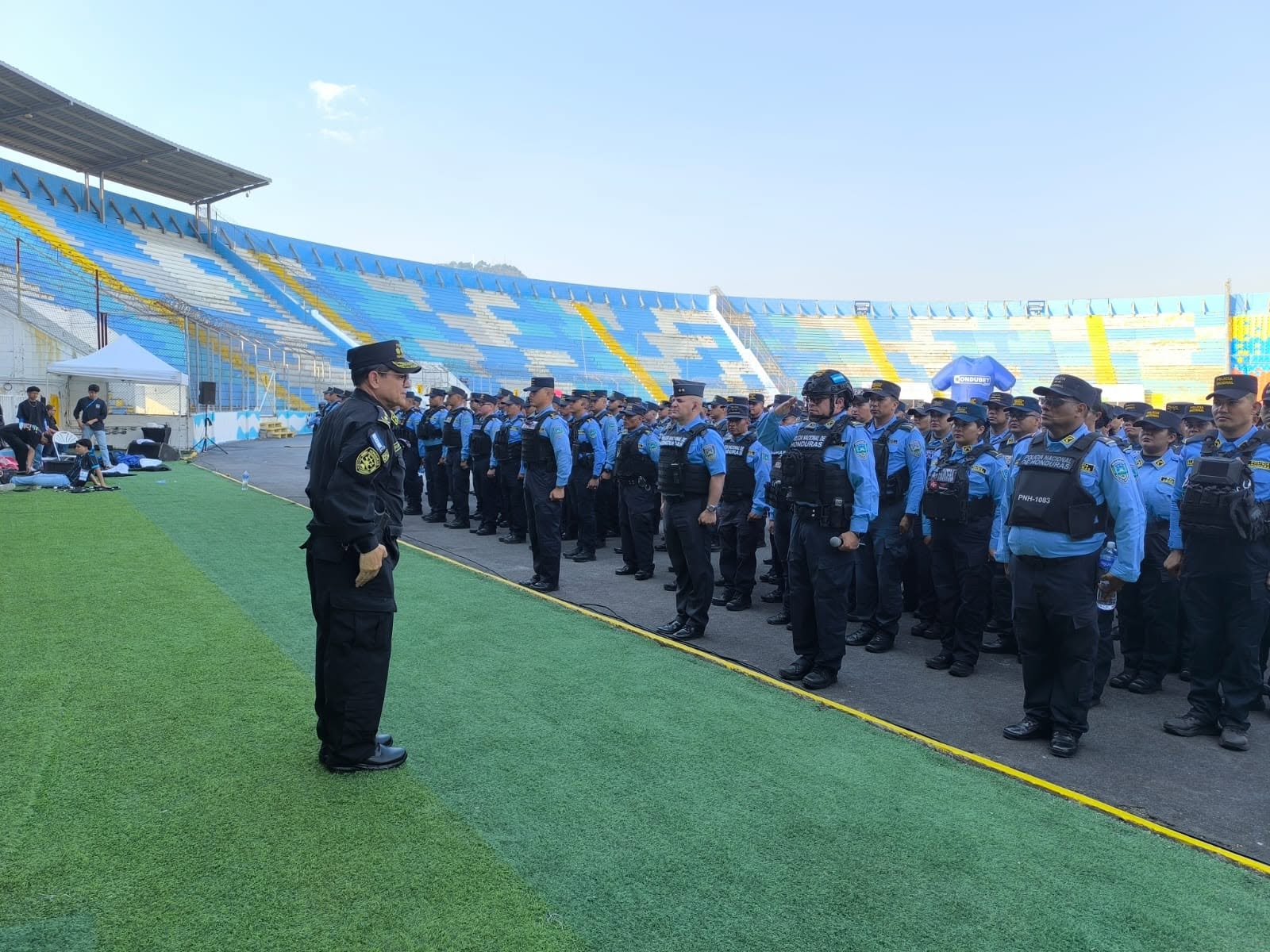 La Policía contará además con apoyo tecnológico y equipos de vigilancia para monitorear el comportamiento de los asistentes.