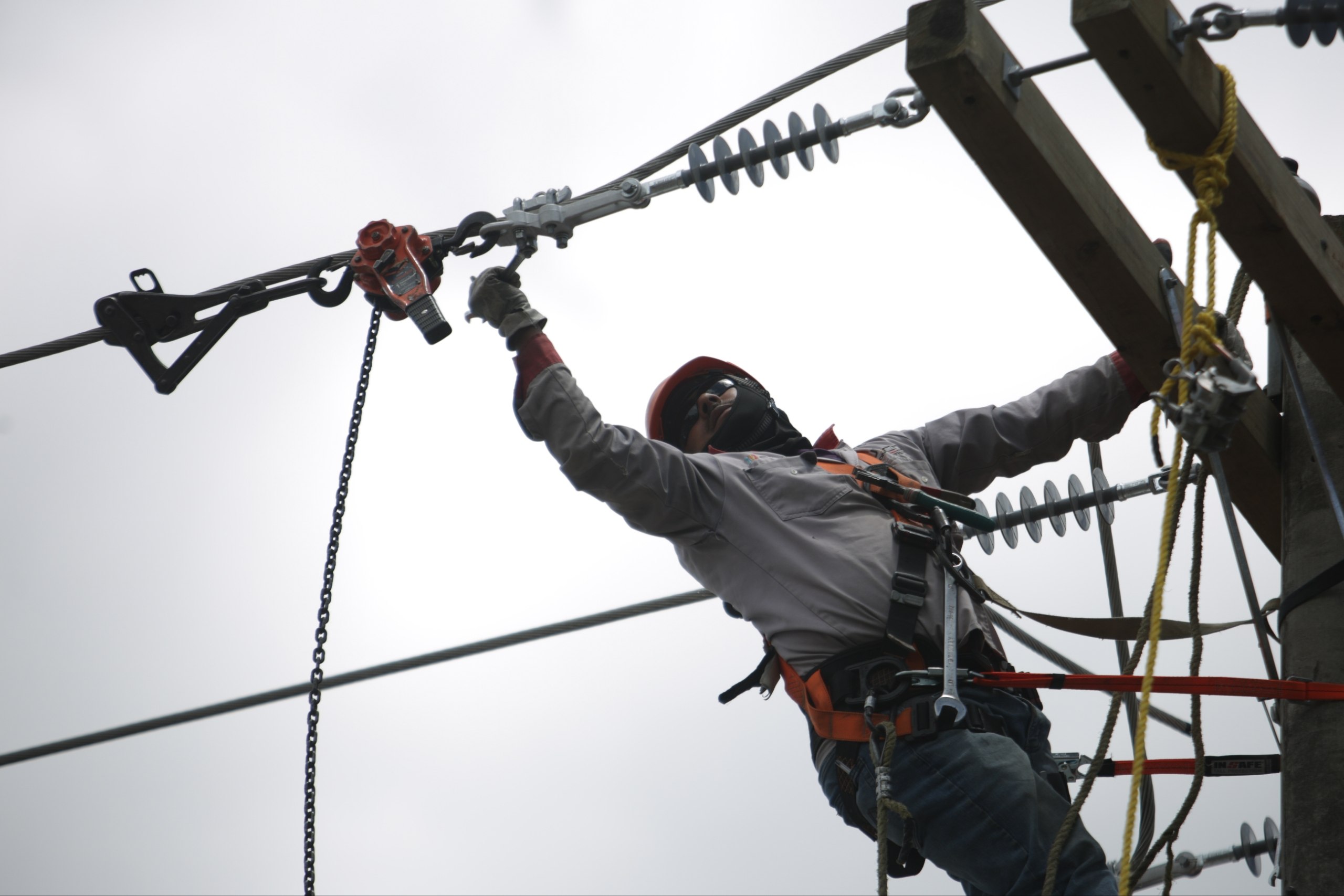 Zambrano sostuvo que el problema eléctrico no se limita a las pérdidas económicas. También señaló el deterioro de la infraestructura de transmisión.