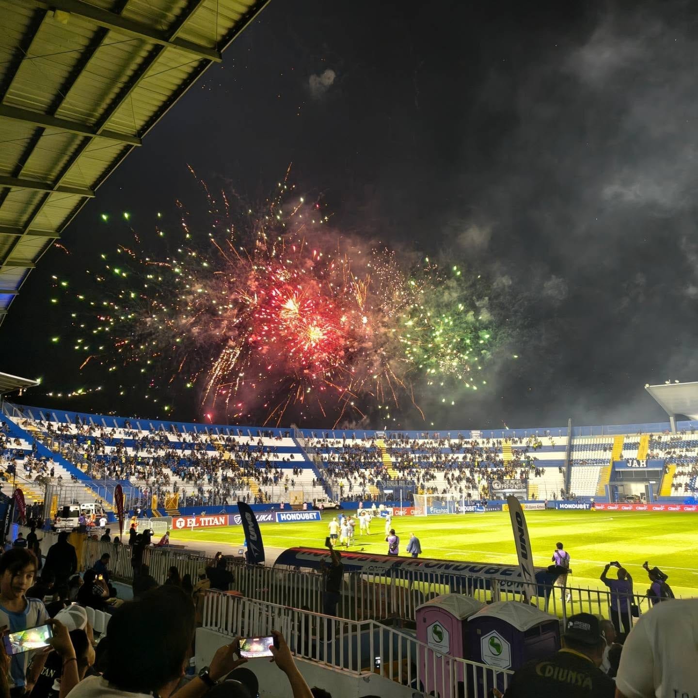 El Club Motagua celebró la noche del sábado su 98 aniversario tras un resultado de 2-1 contra Olancho FC.