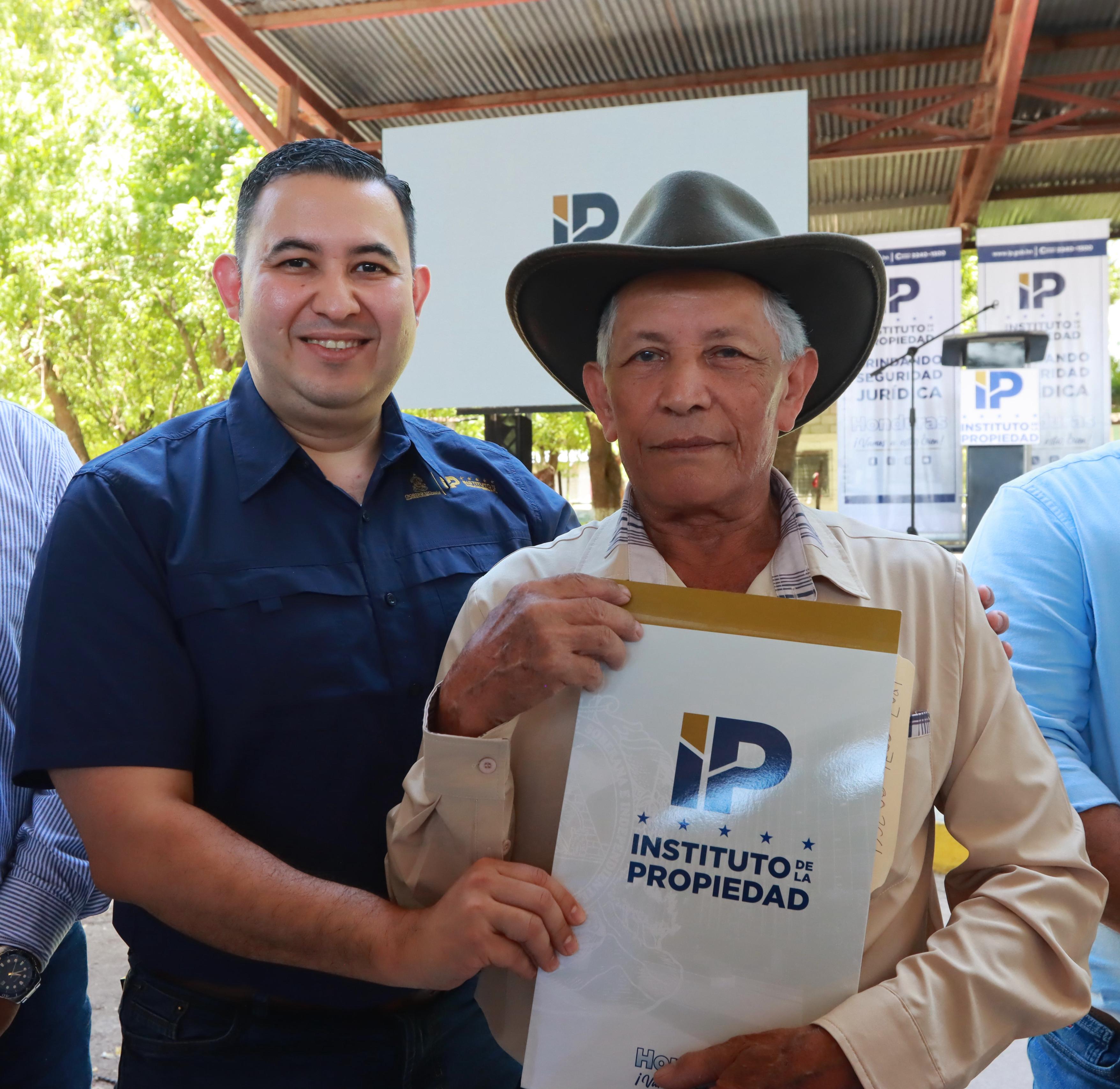 Familias fueron beneficiadas por el gobierno de la República a través del Instituto de la Propiedad (IP).