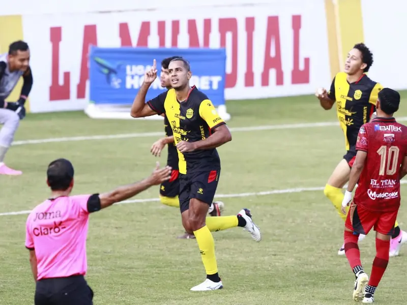 Real España se impuso 2-1 ante Choloma.