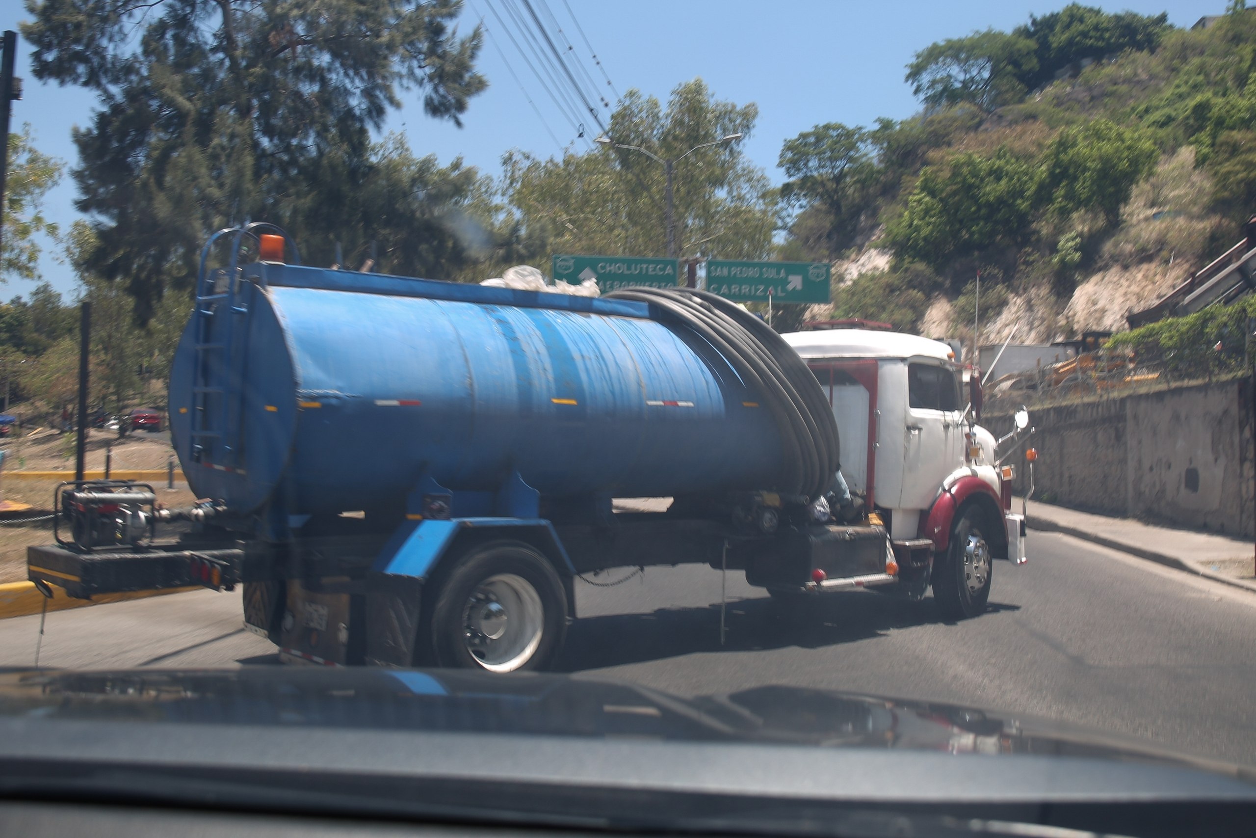 Las autoridades siguen realizando ayudas para beneficio de la población.