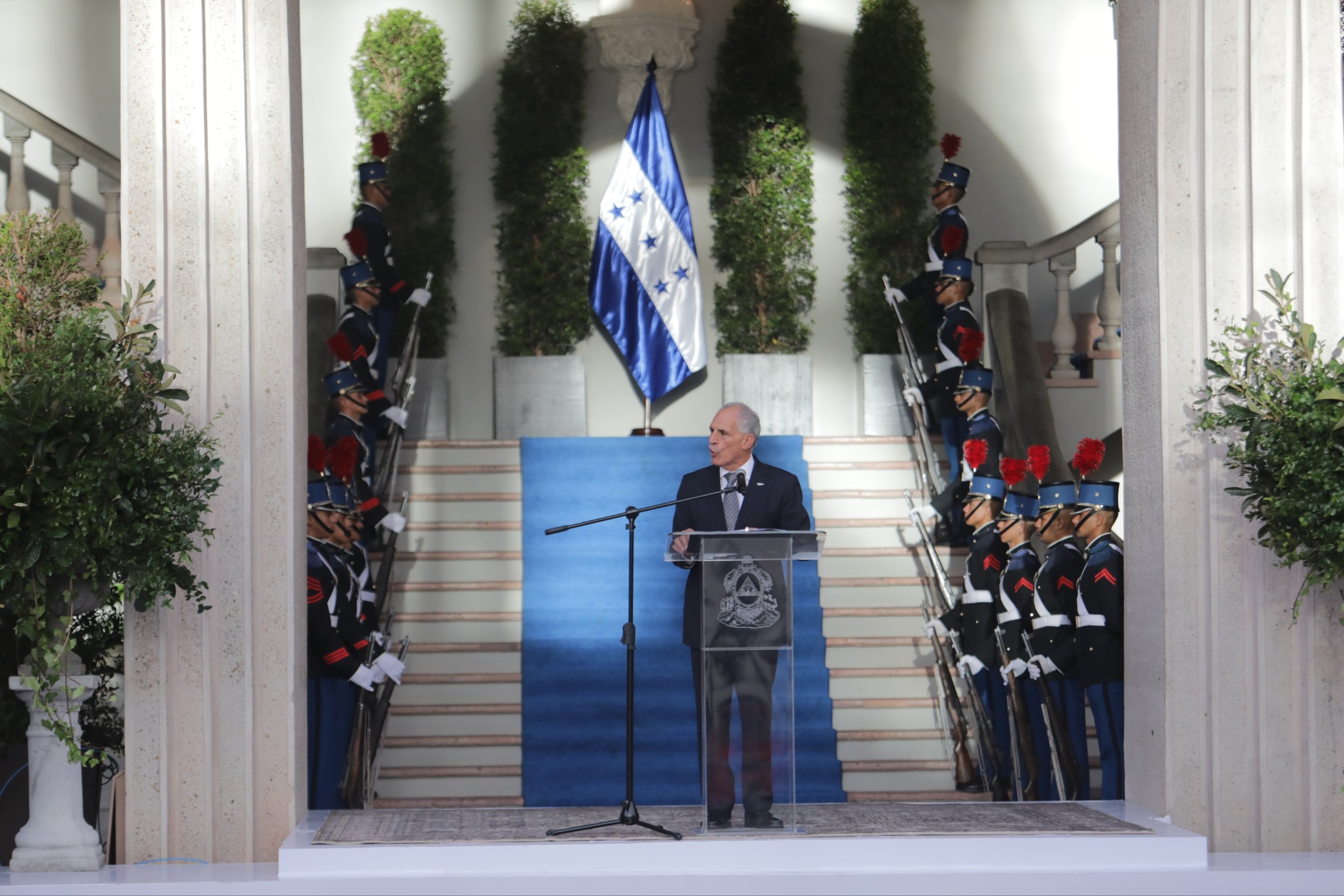 El presidente Asfrua proclamó el Juramento a la Bandera Nacional