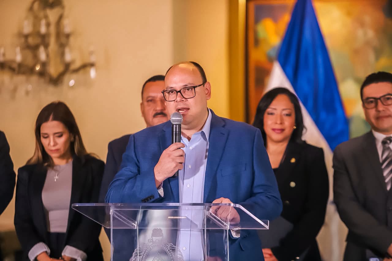 Héctor Corrales, presidente de la CREE, explicó que los primeros resultados de la reforma eléctrica podrían comenzar a observarse en un plazo de 18 meses.