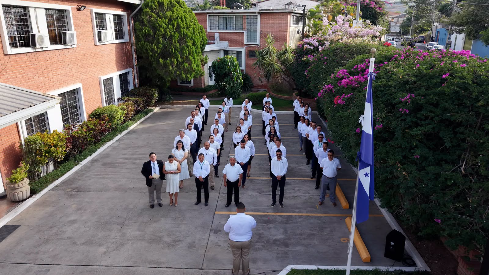 La AMHON formó parte de la inauguración del mes patrio.