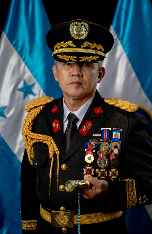 Roosevelt Hernández estuvo al frente de las Fuerzas Armadas de Honduras antes de dejar el cargo y enfrentar el actual proceso judicial.