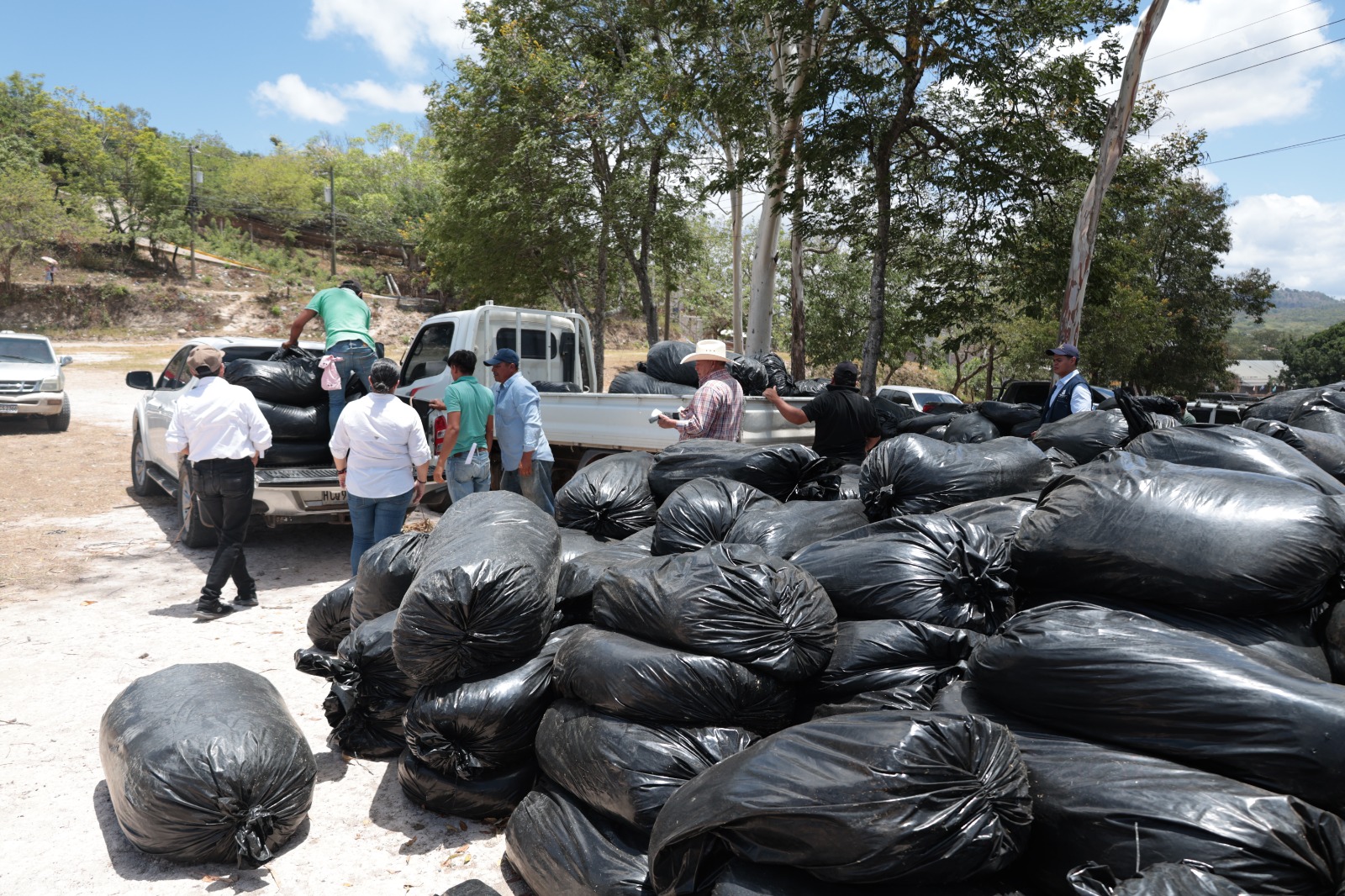 SAG entrega ensilaje a ganaderos de San Marcos de Colón