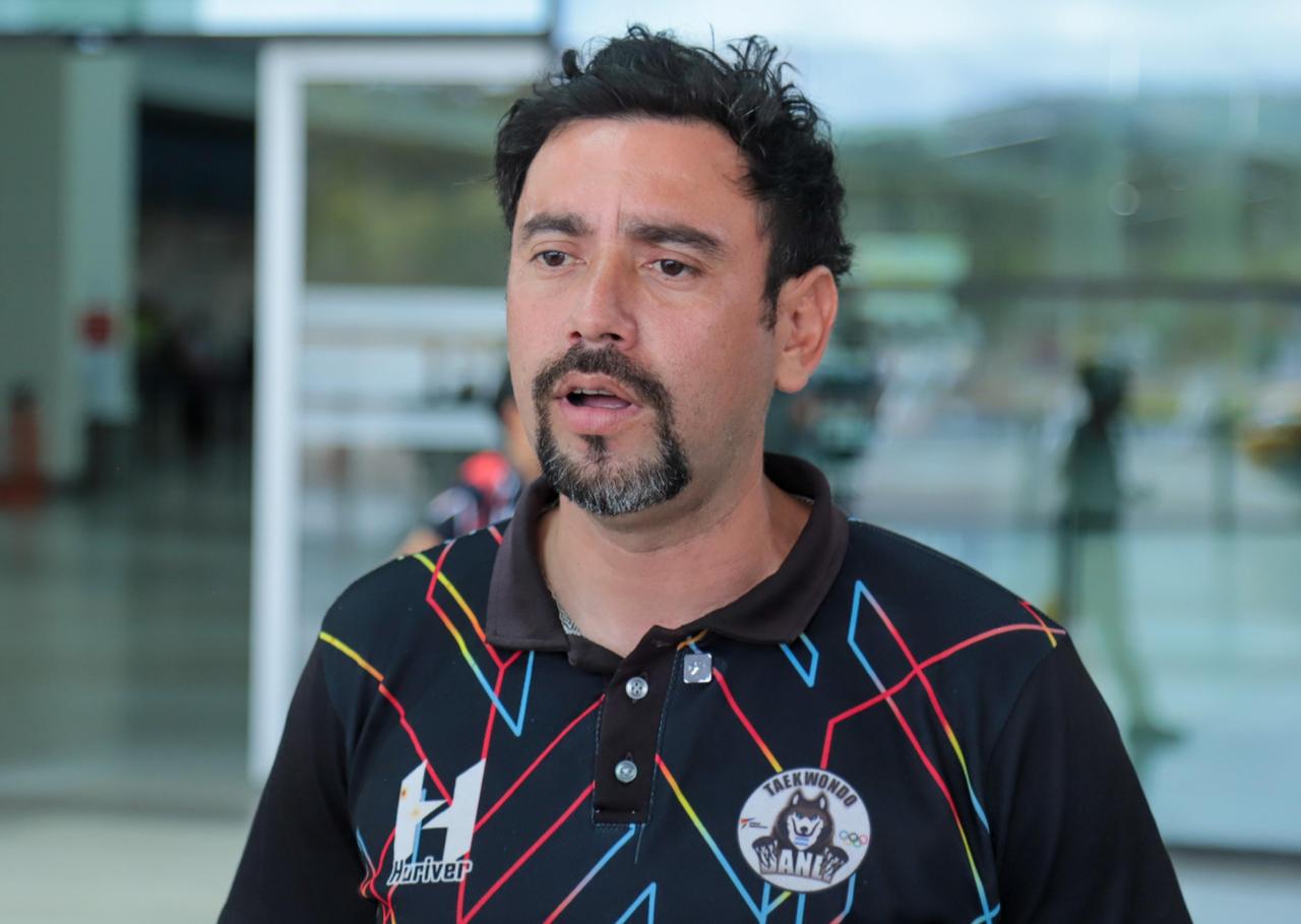 Edgar Enrique Sánchez Hurtado, entrenador del equipo, cinturón negro y practicante de taekwondo desde hace más de 20 años.