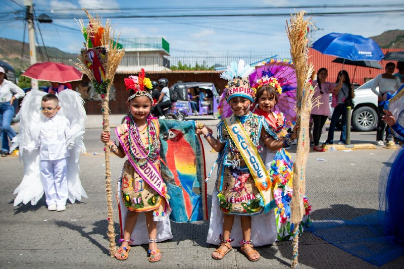 Desfiles de prebasica 3.jpg