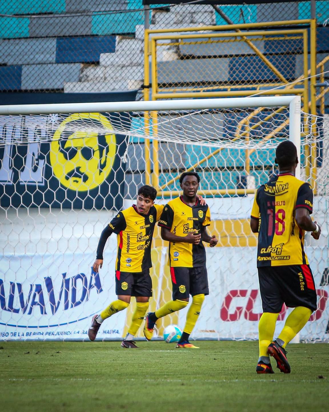 Real España gano 2-0 ante Lobos UPNFM.